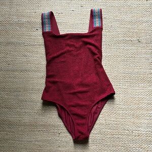 The Seea red guitar strap one piece size M EUC